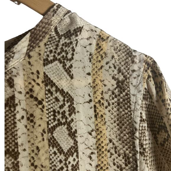Equipment Femme Snakeskin Animal Print Beige Short Sleeve Silk Top Size XS - Picture 4 of 9